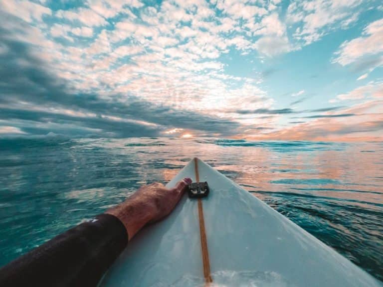 Art Surf Camp: 8 razones para aprender surf en uno de los mejores destinos de España