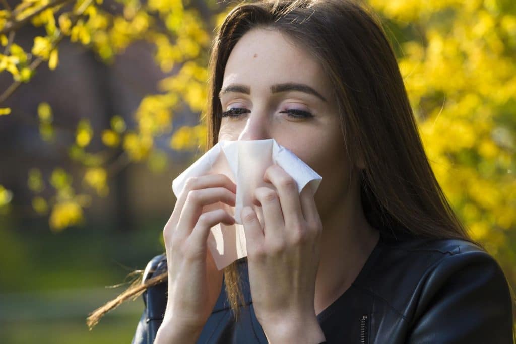 ¿Cómo aliviar el picor de los ojos si eres alérgico?