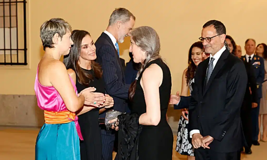 El Bolso “Tendencia” De La Reina Letizia Que Puedes Encontrar En Zara