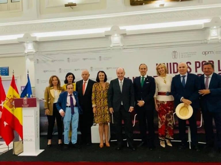 Miquel Roca insta a abogados y periodistas a definir la veracidad frente a la amenaza de las ‘fake news’