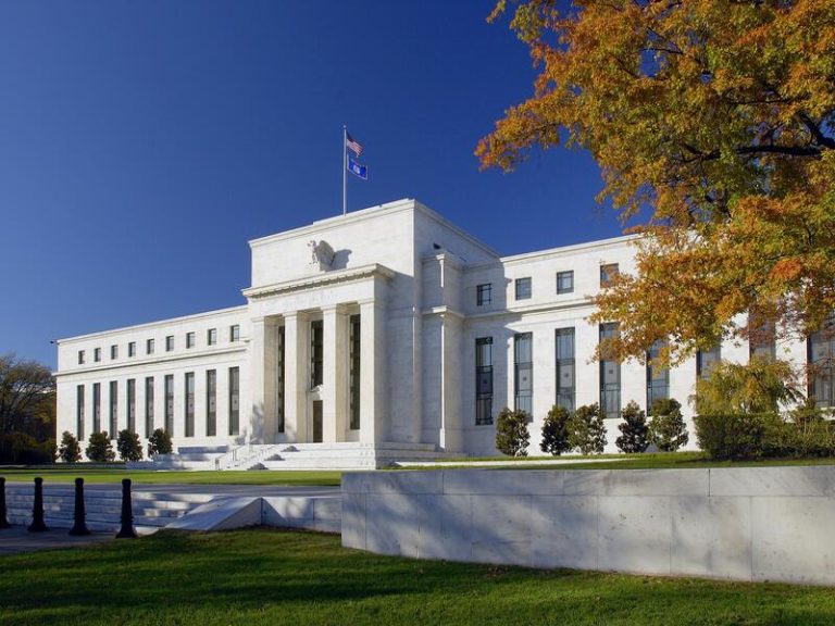 Los créditos de emergencia de la Reserva Federal a los bancos caen tras la compra del First Republic