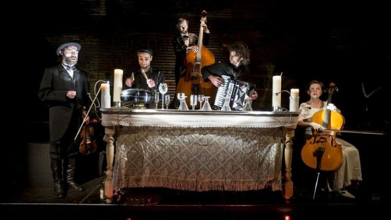 El festival ‘Titirimundi’ arranca este miércoles en Segovia con la obra ‘KAR Repass, Cabaret de Anna Karenina’