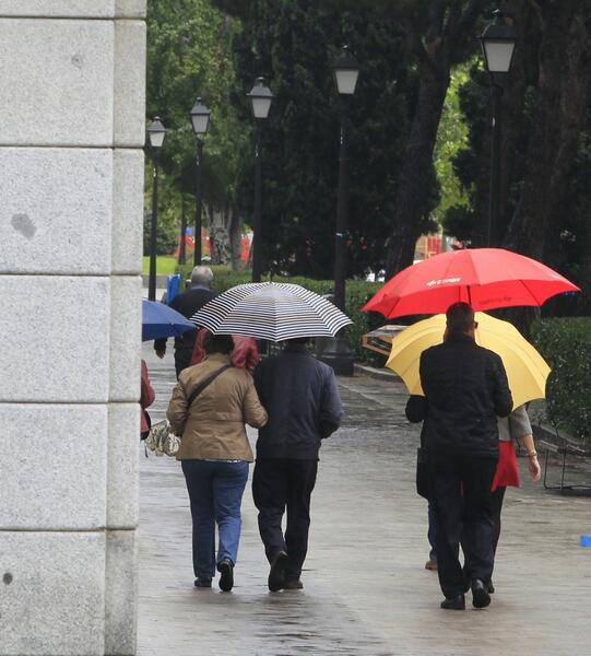 El viento y el oleaje fuertes afectarán al Mediterráneo y a Canarias y las temperaturas caerán notablemente