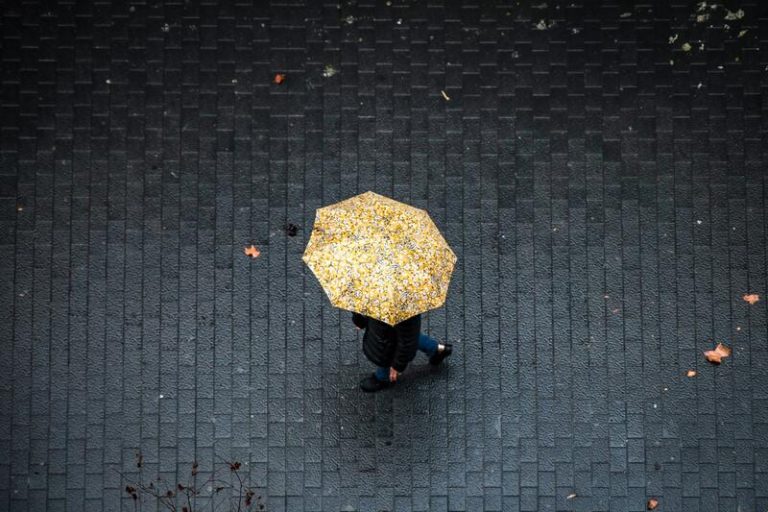 Lluvia, tormenta, viento y oleaje pondrán mañana en riesgo al noreste peninsular, Baleares y Canarias