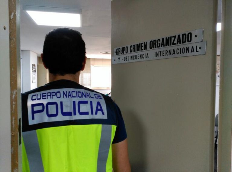 Un hacker implica a cientos de abogados en una presunta mafia de venta de citas de Extranjería