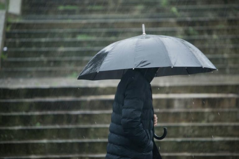 Las lluvias persistirán en el norte y el viento fuerte pondrá en riesgo a Galicia, Valle del Ebro y zona de Pirineos