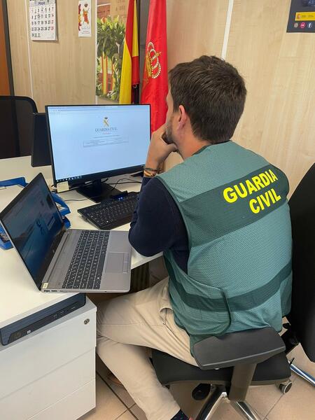 La Guardia Civil investiga a cuatro personas como presuntas autoras de tres delitos de ‘sextorsión’ en Navarra