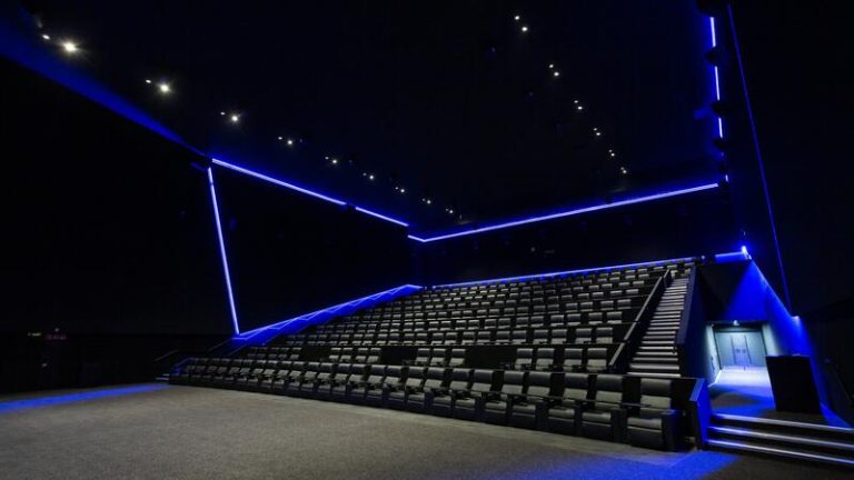 Los cines celebran las entradas bonificadas a mayores de 65, una población «a la que cuesta recuperar el hábito»