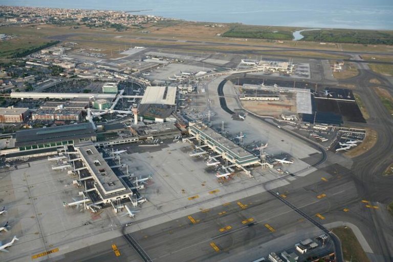 Aplazada hasta el 4 de junio la huelga del sector aéreo en Italia por las inundaciones en el norte del país