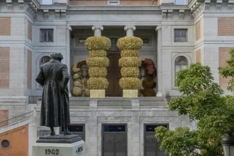 El Museo del Prado transforma su fachada neoclásica de la puerta de Goya en una portada barroca