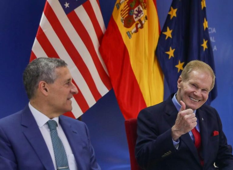 España y EEUU se reúnen en la Agencia Espacial para «profundizar» en las misiones a la Luna y Marte