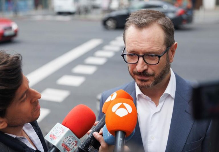 Malestar en el PP con el adelanto electoral de Sánchez, con el que creen que busca quitar el foco de su victoria