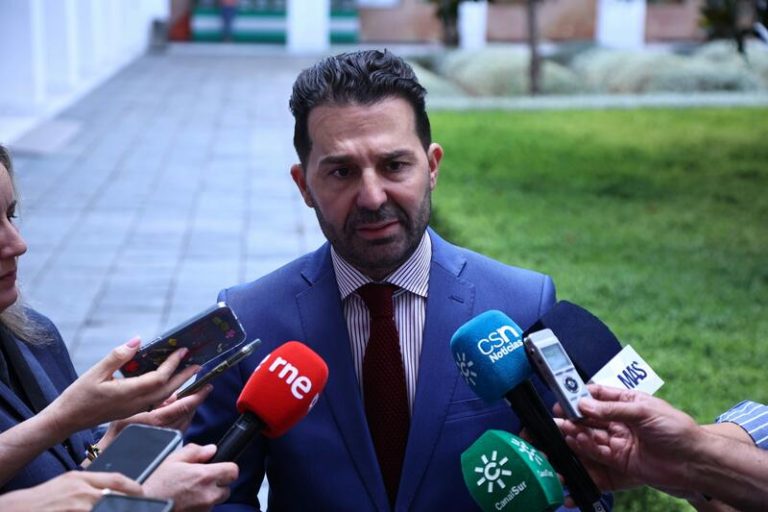 Noel López descarta dejar la Mesa del Parlamento y reitera su inocencia: «Estoy deseando declarar ante el TSJA»