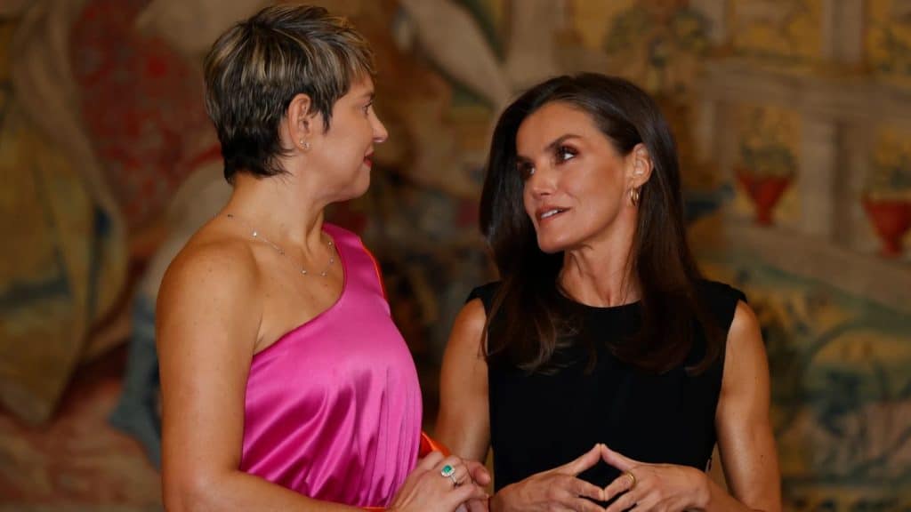 El Bolso “Tendencia” De La Reina Letizia Que Puedes Encontrar En Zara