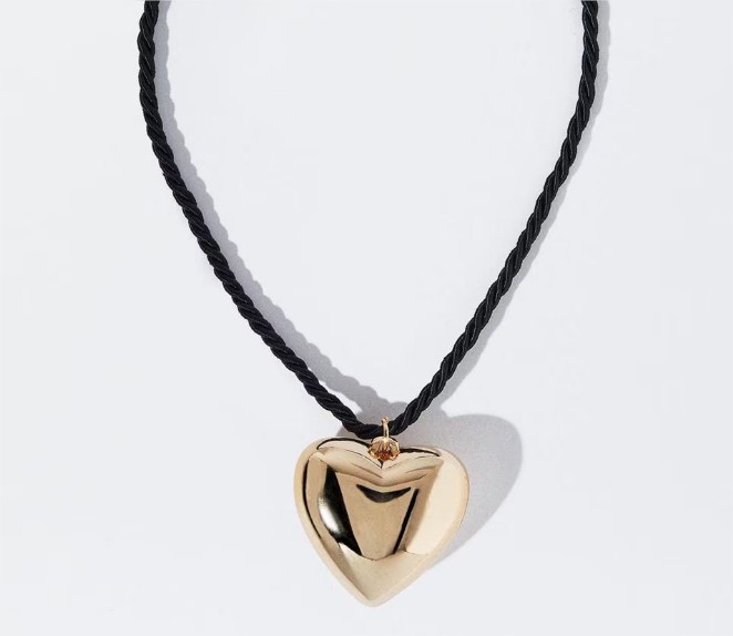 Collar De Cordon Rizado Con Abalorio De Corazon En Dorado