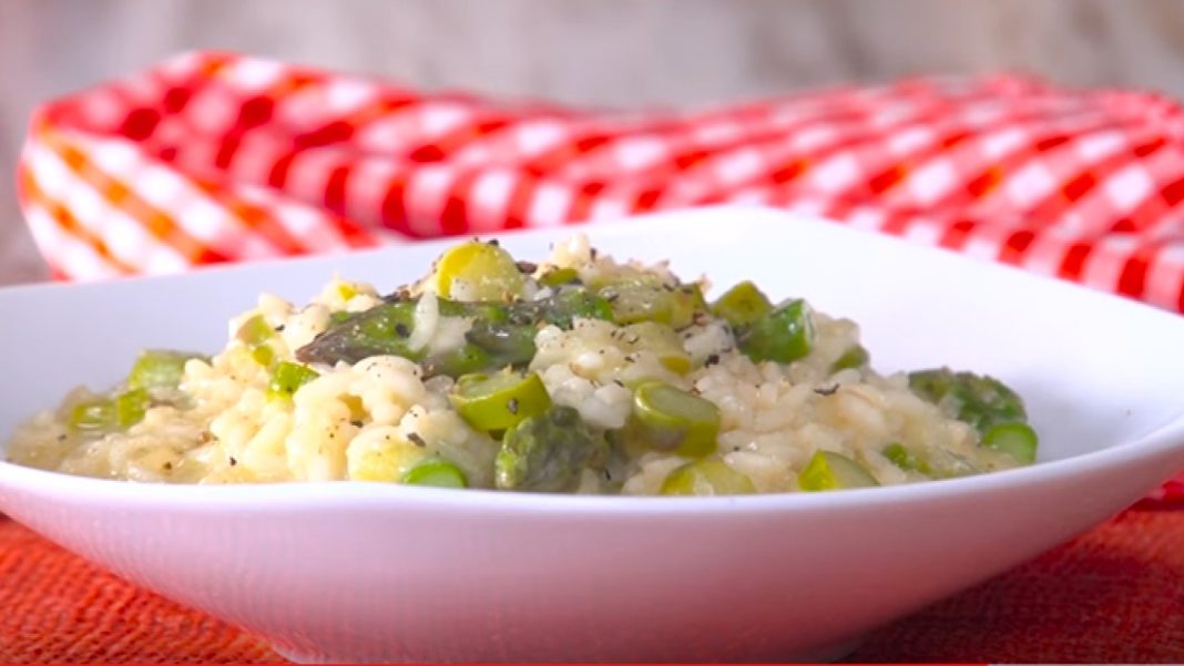 El risotto de espárragos con el que quedarás como un gourmet