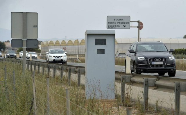 ¡Cuidado Con Las Pantallas! Así Puede Multarte La Dgt