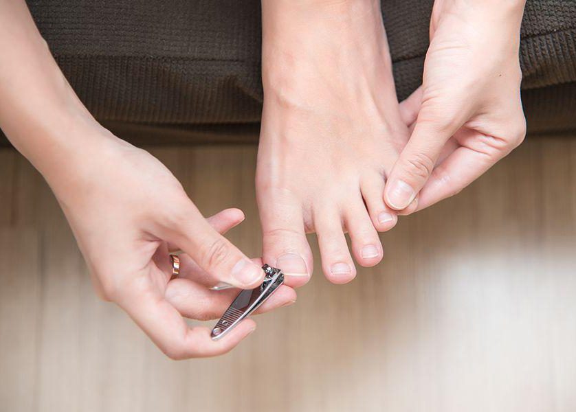 Dejar Los Recortes De Las Uñas Tiradas Por Doquier