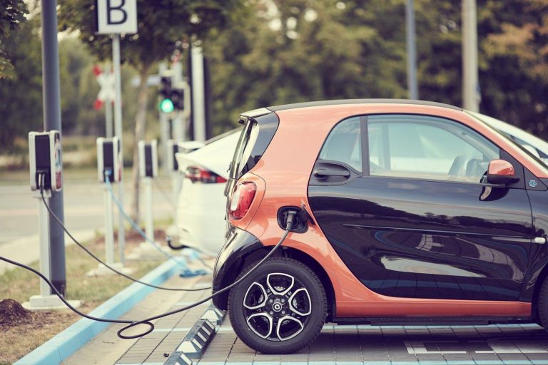 Estos son los coches eléctricos más baratos, según la OCU