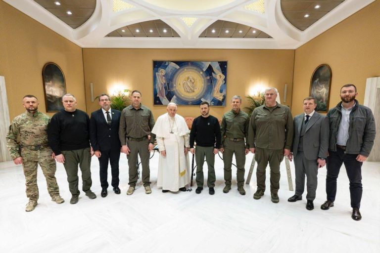 Zelenski pide al Papa que se una a su plan de paz para que Rusia abandone todas las posiciones ucranianas