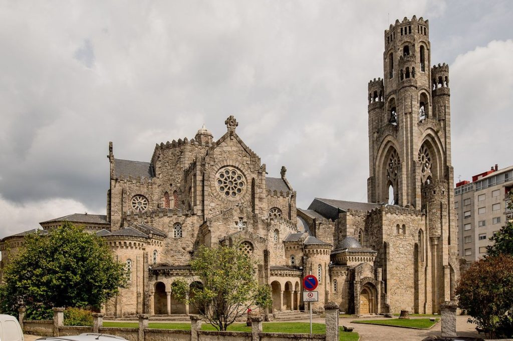 Iglesia De La Veracruz De Carballino En Ourense