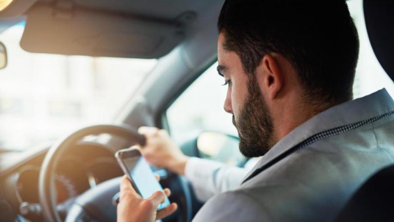 La DGT advierte sobre esta común distracción al volante