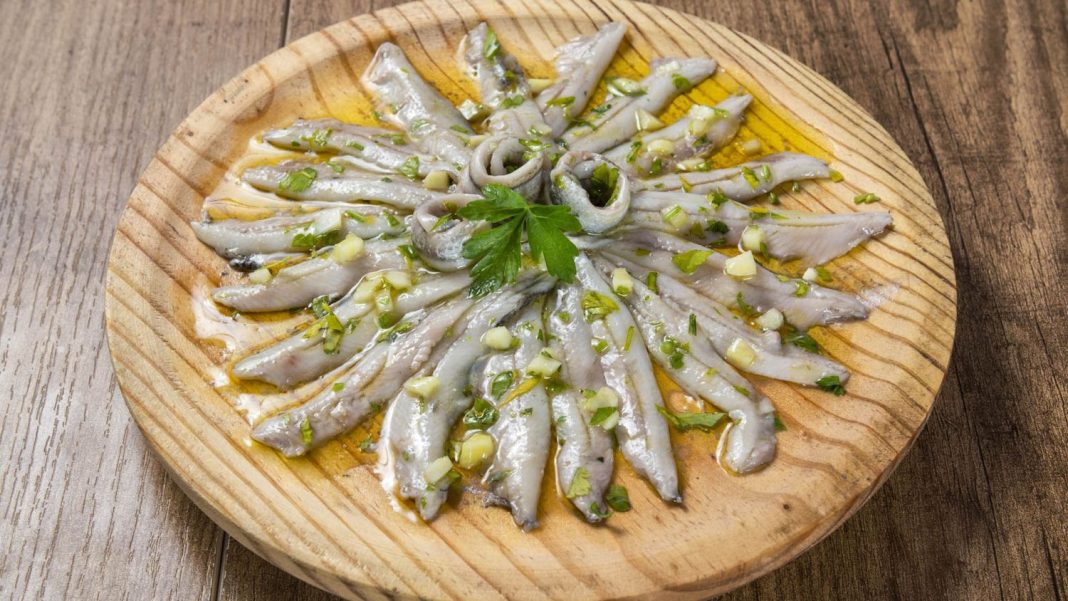 Cómo hacer boquerones en vinagre caseros y que queden mejor que los del súper