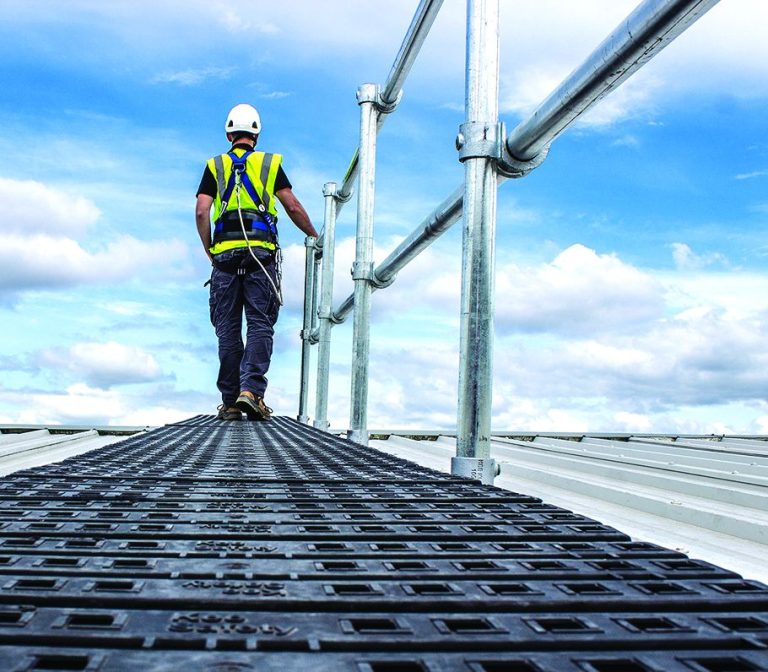 Kee Safety denuncia que "la seguridad está siendo la gran olvidada en las instalaciones fotovoltaicas"
