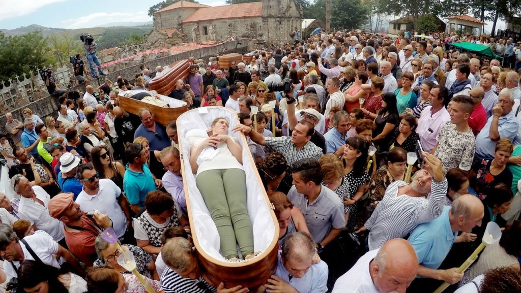 Los Pueblos De España Con Las Costumbres Más Raras Que Puedas Imaginar