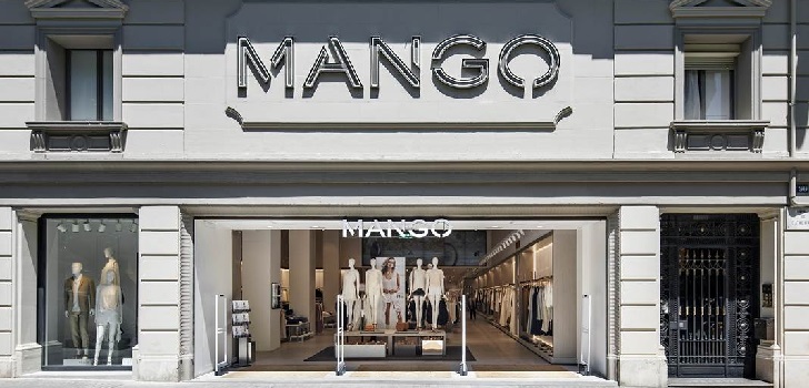 Mango la lía con sus nuevas sandalias que están volando de sus centros