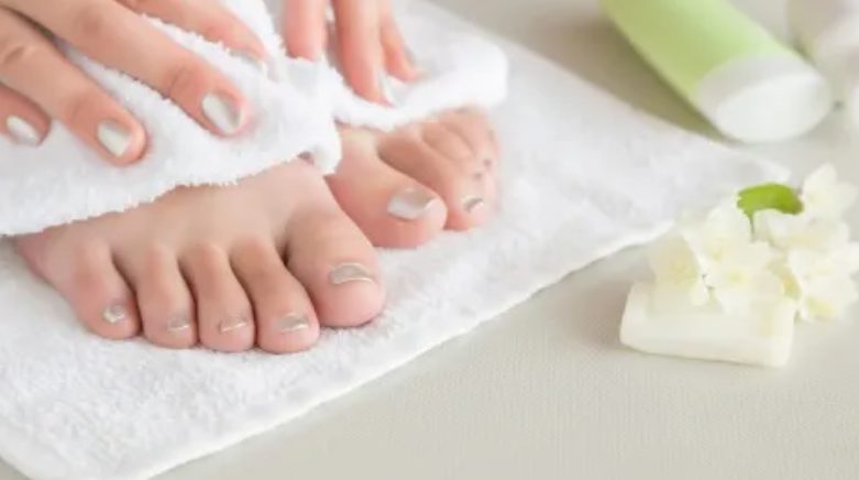 Cómo cuidar tus pies para lucir sandalias