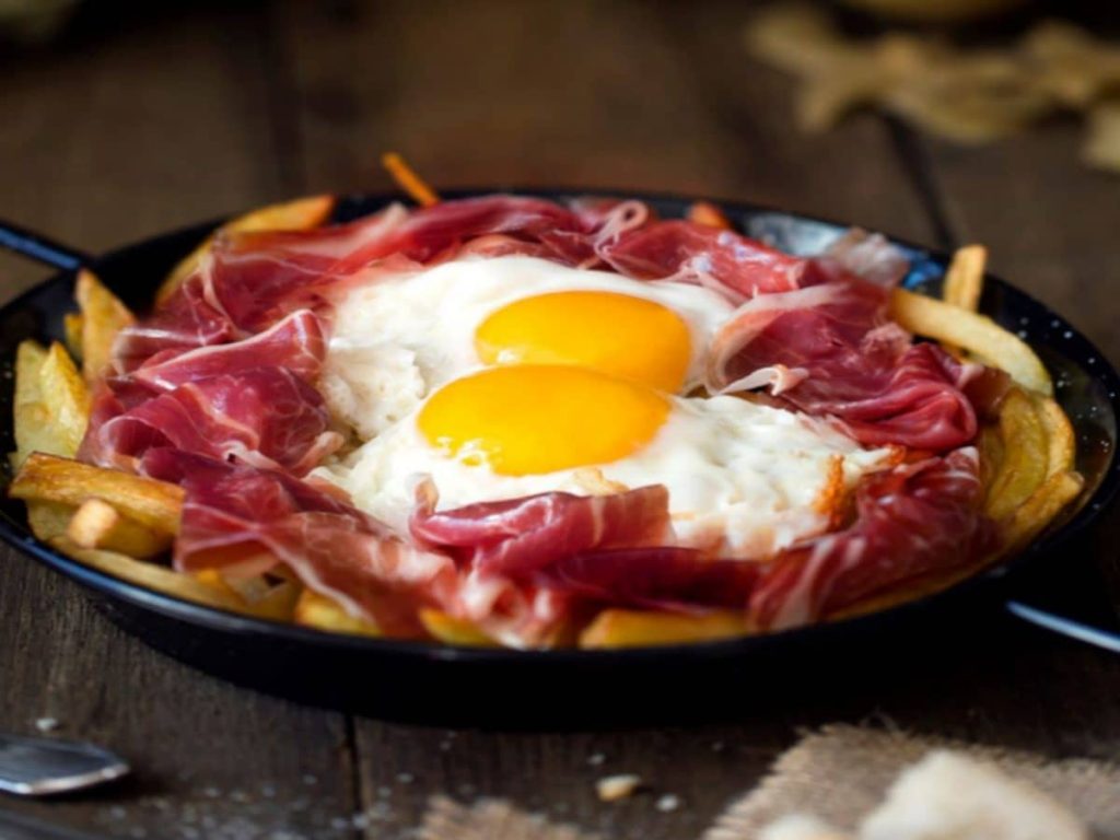 Así Es El Bar Especializado En Huevos Rotos Del Que Todo El Mundo Habla