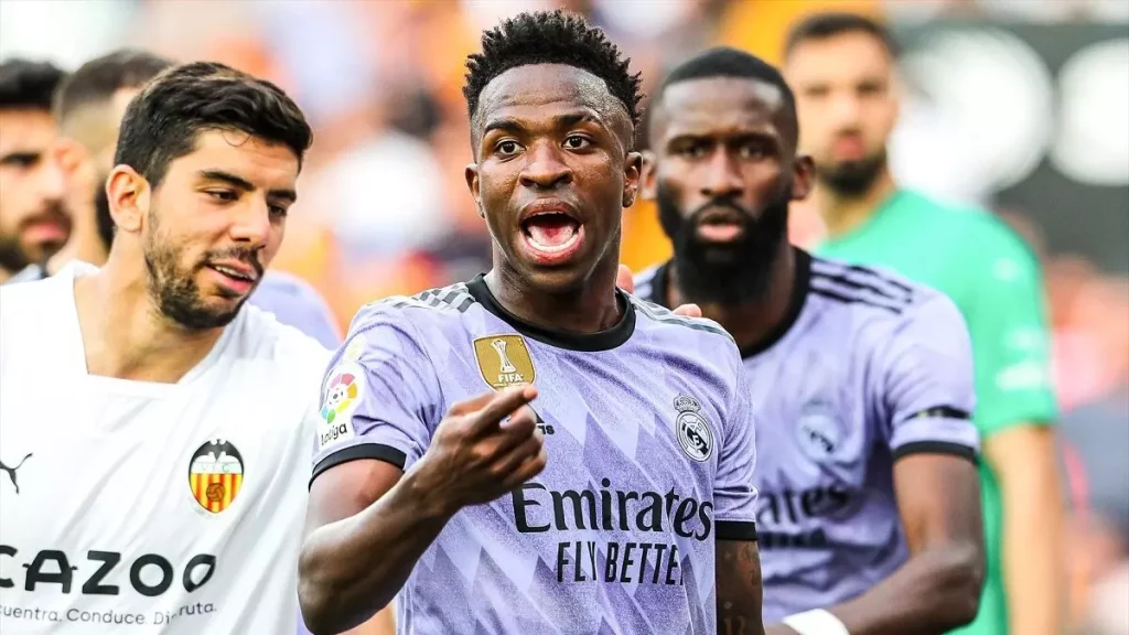 Vinícius Está Esperando Por Una Respuesta