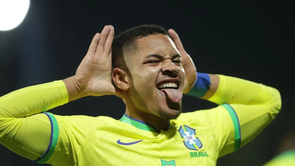 Vitor Roque 