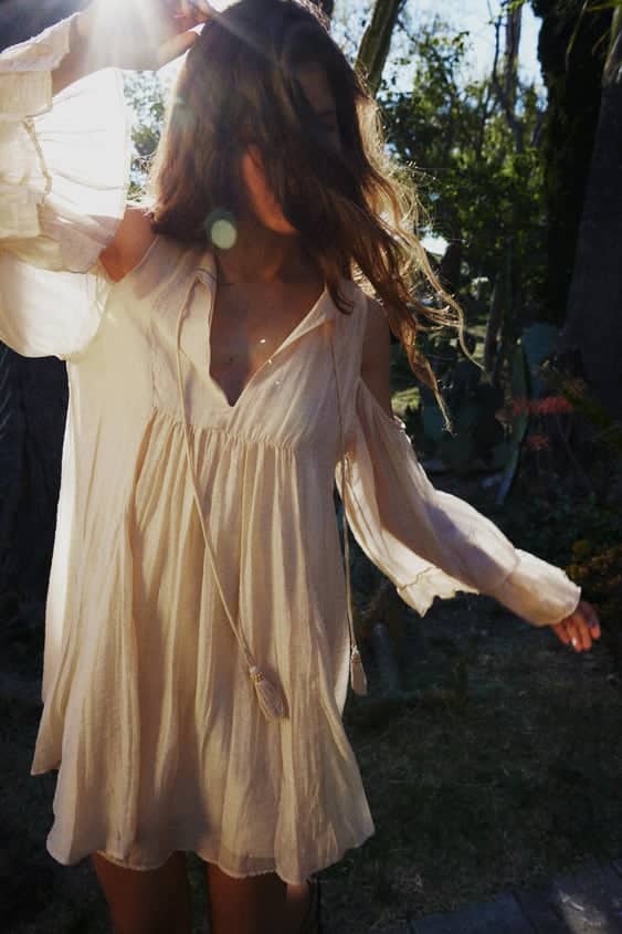 Vestido Mini Cut Out Hombros De Zara