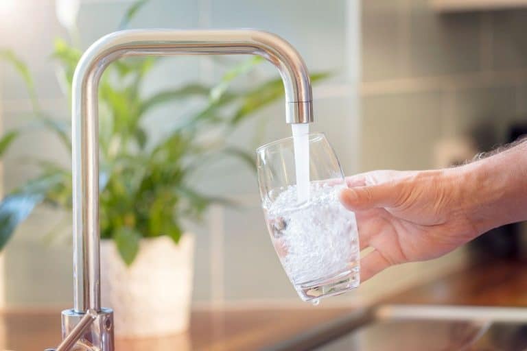 La comunidad con mejor agua del grifo, según la OCU (y no es Madrid)