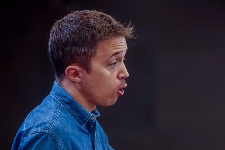 Twitter cataloga como «contenido para adultos» la rebelde mandíbula de Íñigo Errejón