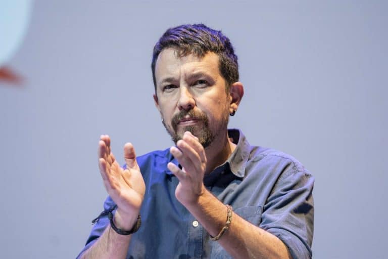 Pablo Iglesias «vuelve» a la política (y a la playa) de la mano de CCOO