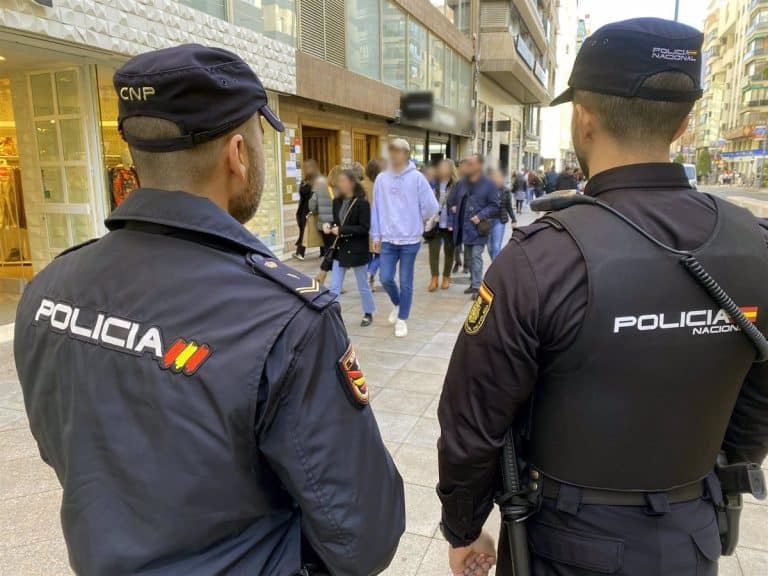 Se defiende cuando le atracan en y la Policía Nacional le advierte: «te pueden denunciar por lesiones»