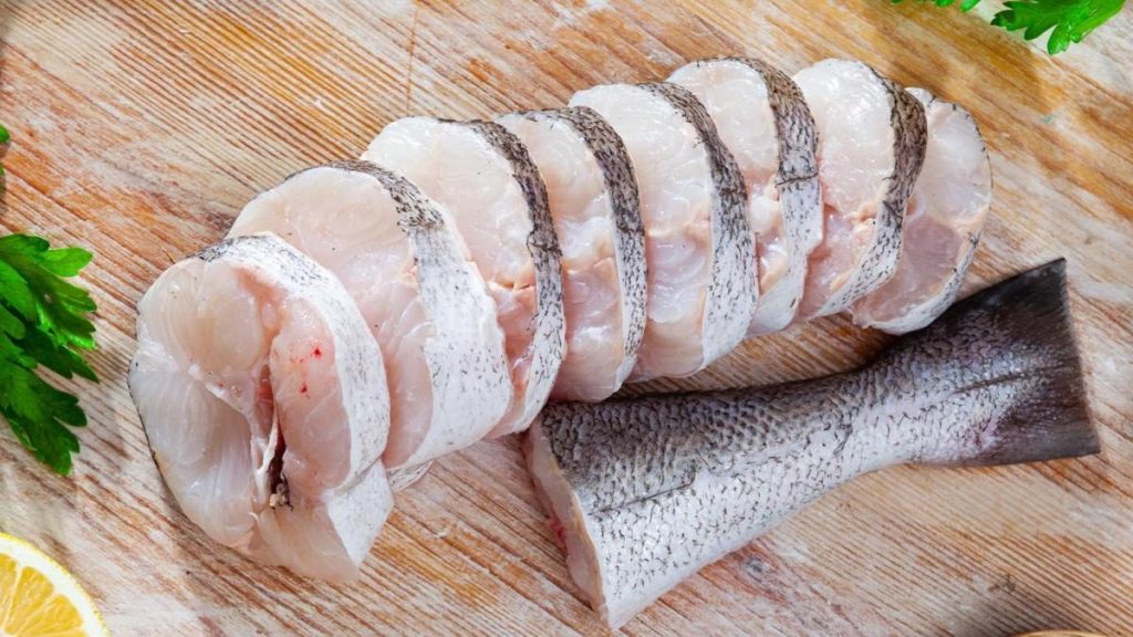 Arguiñano da los pasos para hacer la merluza en salsa americana que te ponen en los restaurantes caros 21 image 49 9