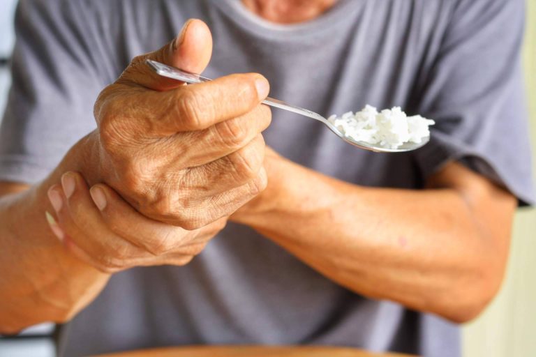 Cuidar a un paciente de Parkinson, recomendaciones prácticas que se deben conocer