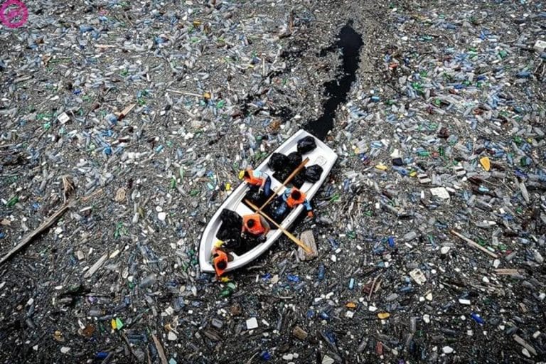 El mar de plástico del que los gobiernos no hablan