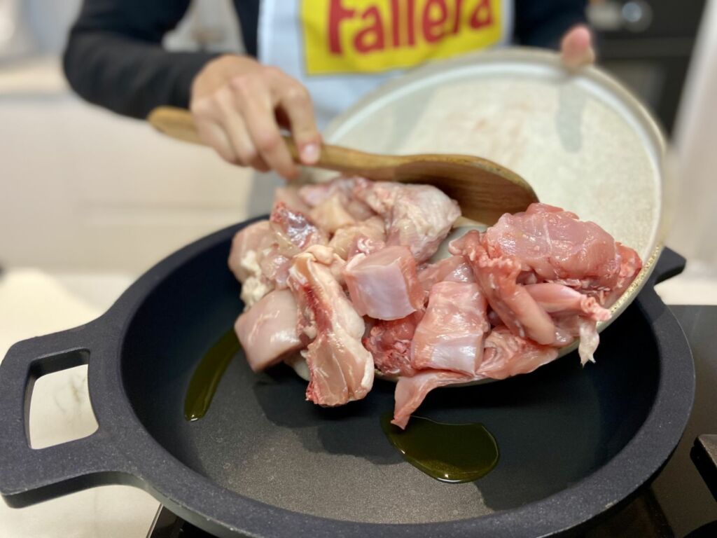 La Base De La Paella Valenciana Está En El Sofrito