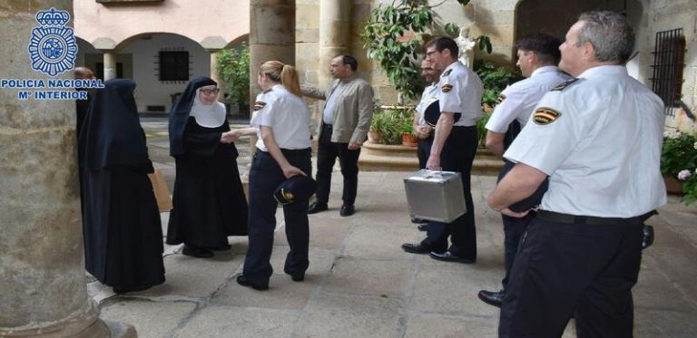 La Policía Nacional recupera un cáliz de plata del siglo XVIII robado en 2016 en Cáceres y vendido en Logroño
