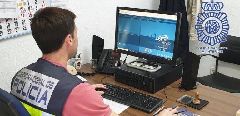 Investigadas dos jóvenes por la difusión de imágenes «gif» del torso desnuda de otra chica cuando eran menores