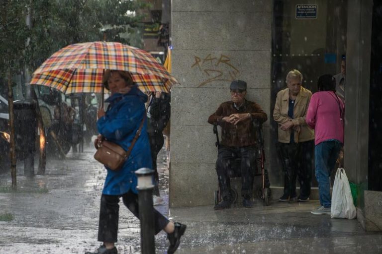 Un total de 15 comunidades autónomas tendrá mañana riesgo por chubascos y tormentas