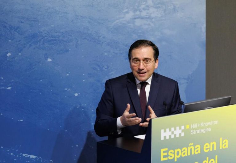 Albares insiste en que «Europa espera el liderazgo de España» en su Presidencia porque ofrece «soluciones»