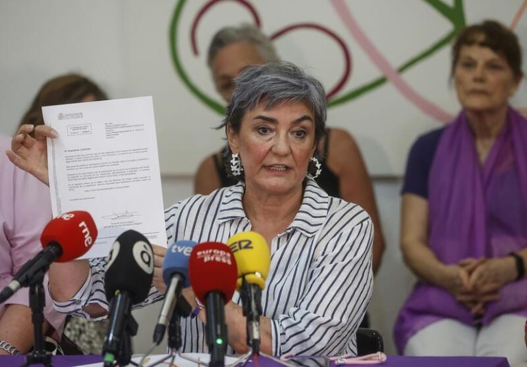 La Coordinadora Feminista exige a Mazón que rompa su «infame pacto» con Vox