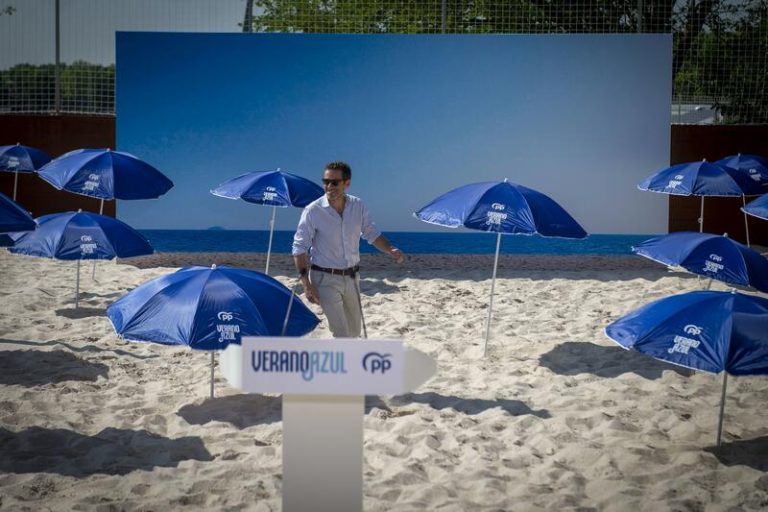 El PP insiste en el uso de la marca ‘Verano azul’ en su campaña con el apoyo del actor que interpretaba a ‘Tito’