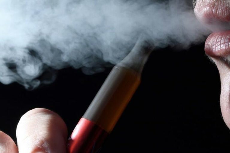 Médicos expertos en tabaquismo reclaman la reducción del negocio del tabaco para «salvar vidas»